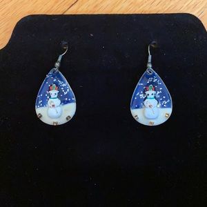 Enamel gold tone snowman pierced earrings 🌹